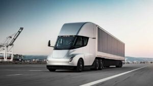 Tesla Semi divide opiniões: potência e conforto agradam, mas alcance e cabine geram críticas