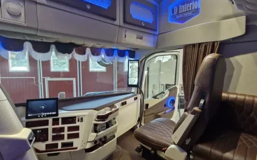 Volvo Globetrotter XXL ganha “lounge” e compartimentos maiores após reforma ousada
