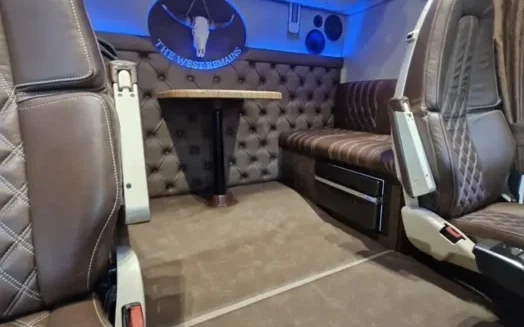 Volvo Globetrotter XXL ganha “lounge” e compartimentos maiores após reforma ousada