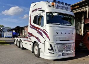 Volvo Globetrotter XXL ganha “lounge” e compartimentos maiores após reforma ousada