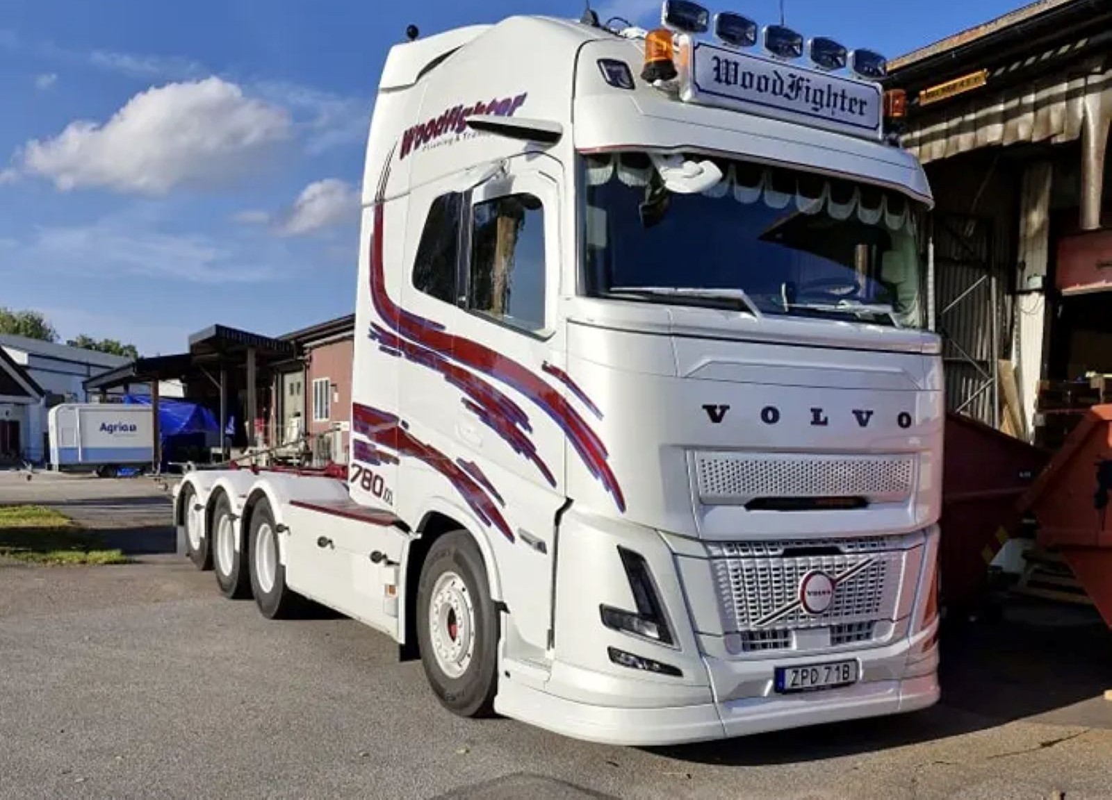 Volvo Globetrotter XXL ganha “lounge” e compartimentos maiores após reforma ousada