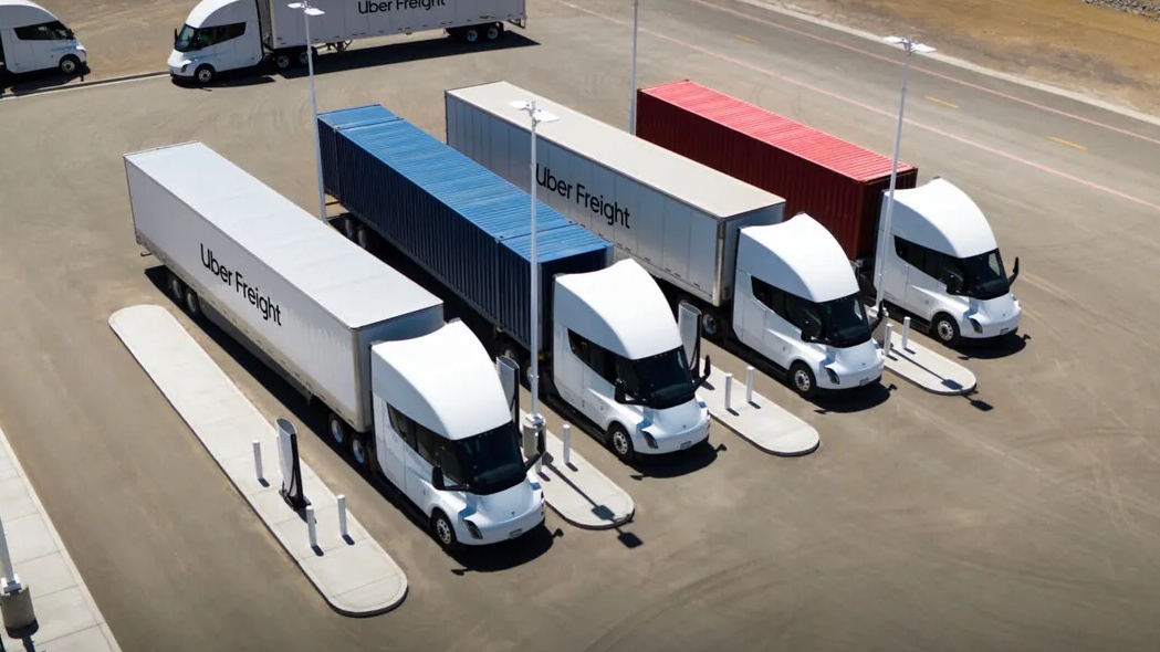 Uber e Tesla lançam programa para acelerar adoção de caminhões elétricos nos EUA