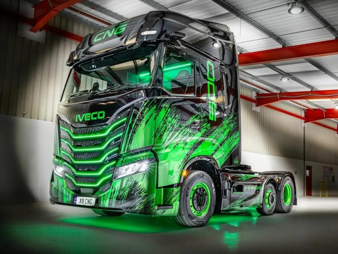 Iveco S-Way 500 GNV tem visual diferenciado e autonomia de 500 km