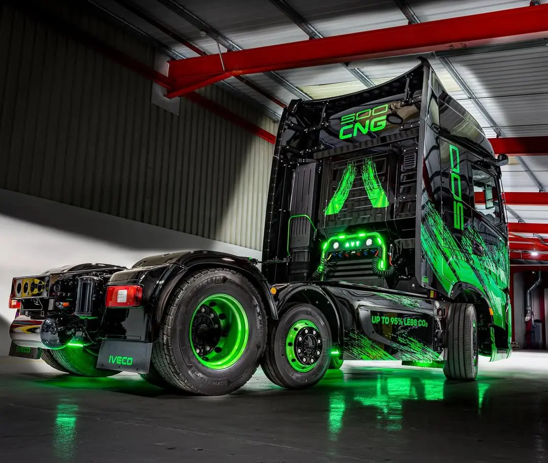 Iveco S-Way 500 GNV tem visual diferenciado e autonomia de 500 km