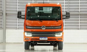 Caminhões médios ganham força graças à rivais Volkswagen e Mercedes-Benz