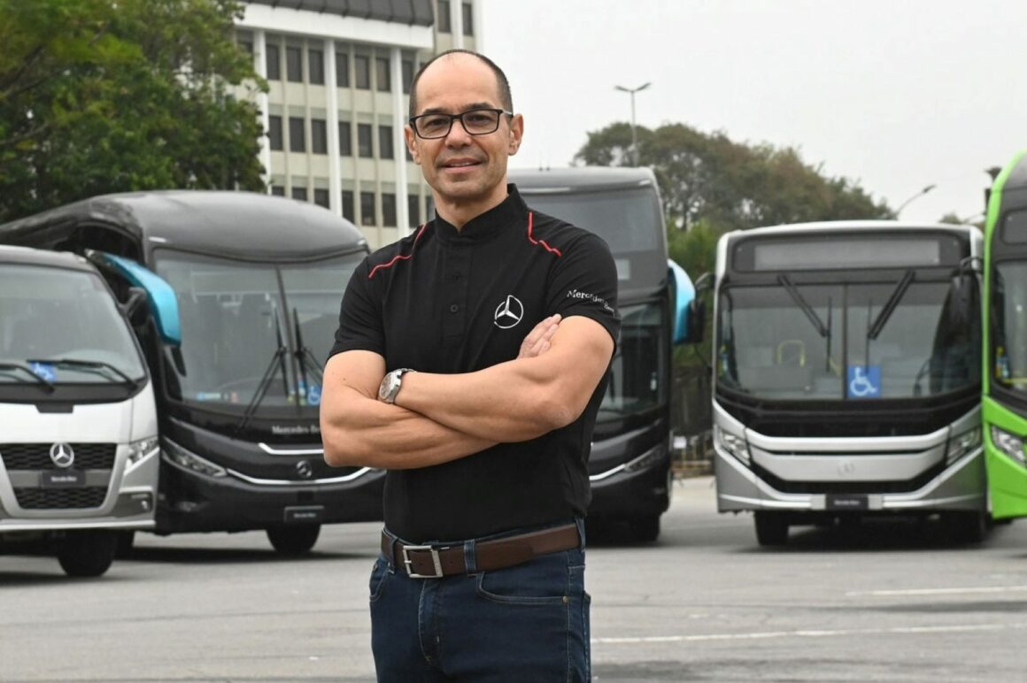 Mercedes-Benz supera 400 ônibus elétricos eO500U vendidos no Brasil