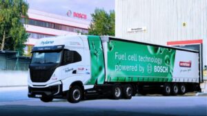 Bosch e Iveco estreiam caminhão a hidrogênio