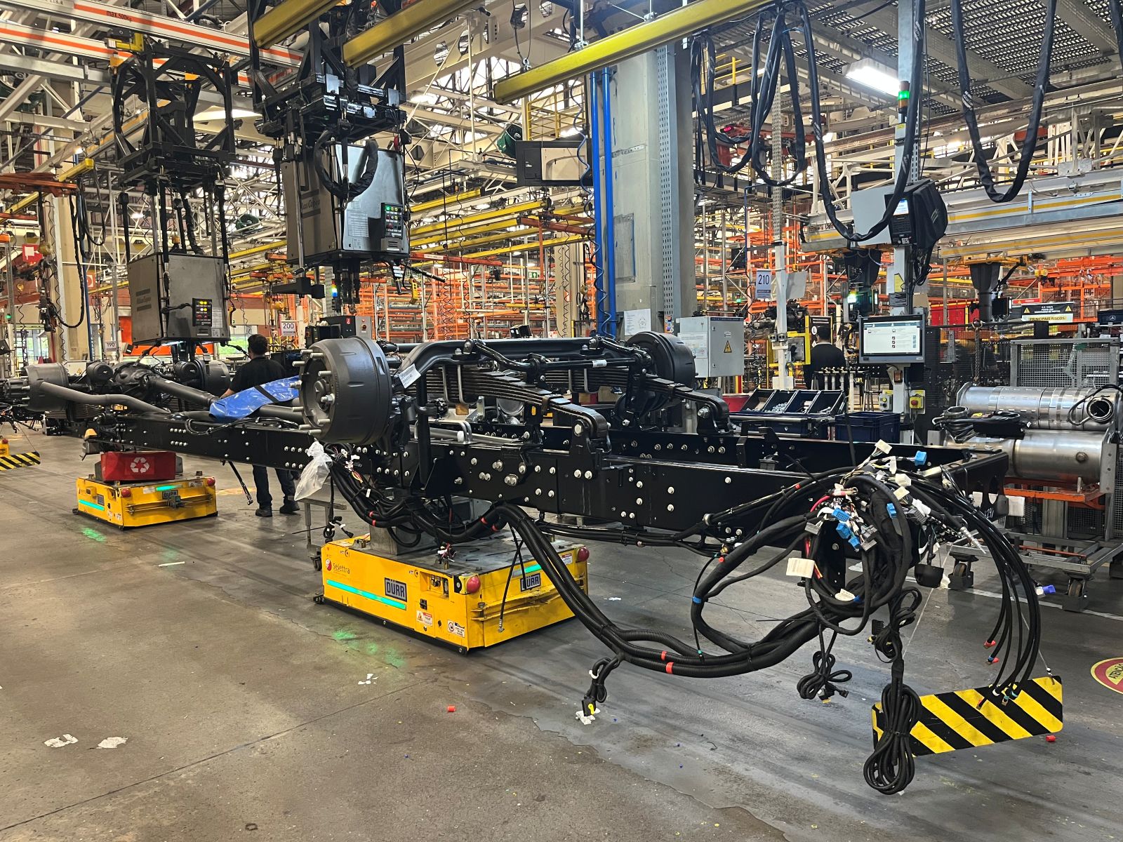 Fábrica Mercedes-Benz, produção de chassi