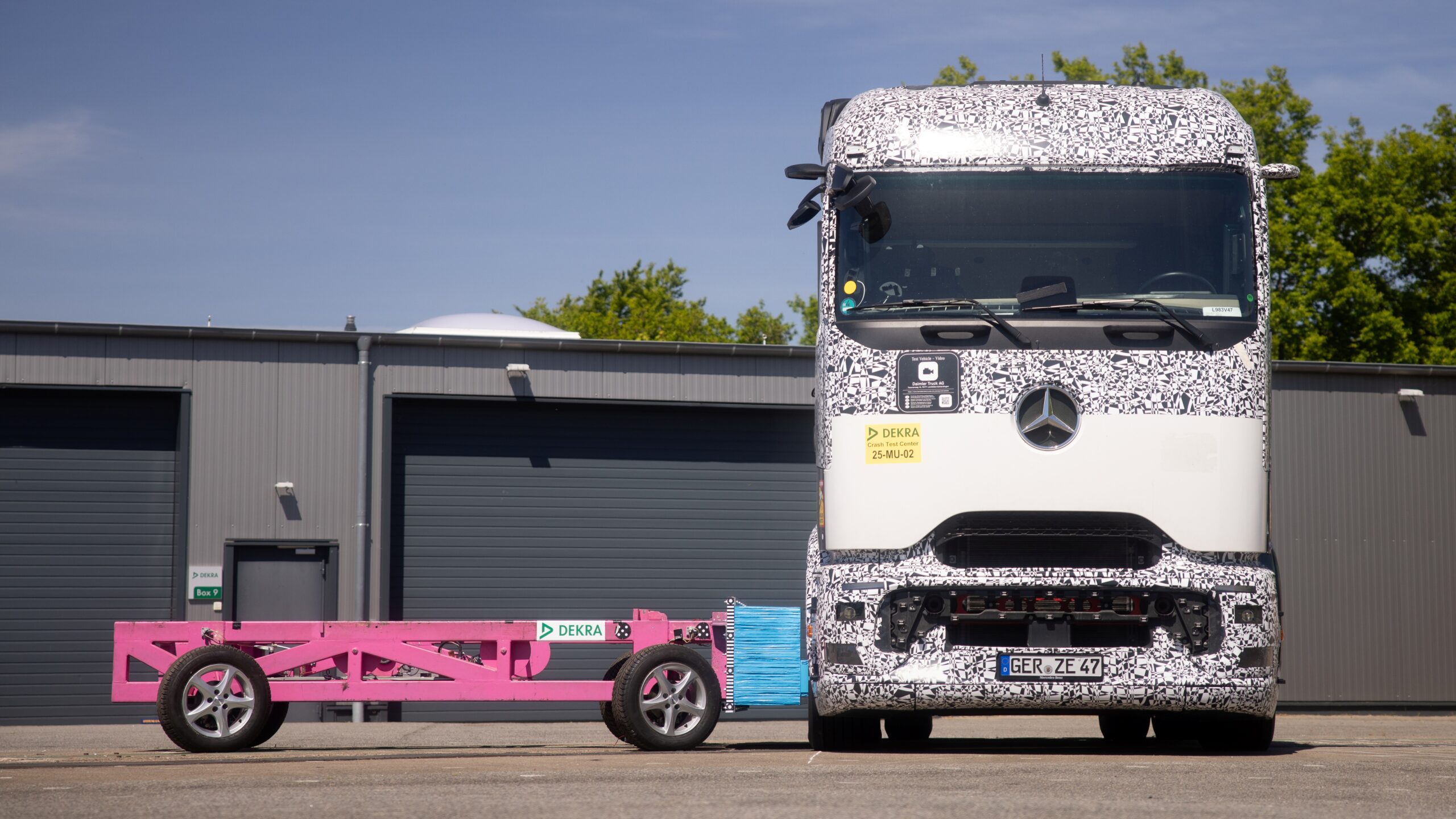 crash-test, eActros 600, Mercedes-Benz, caminhão elétrico,