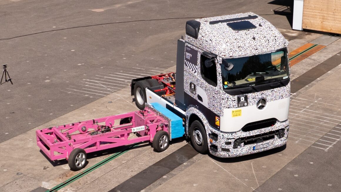 Crash-test, eActros 600, caminhão elétrico,