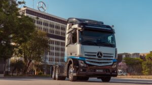 Actros, 15 anos, Mercedes-Benz,
