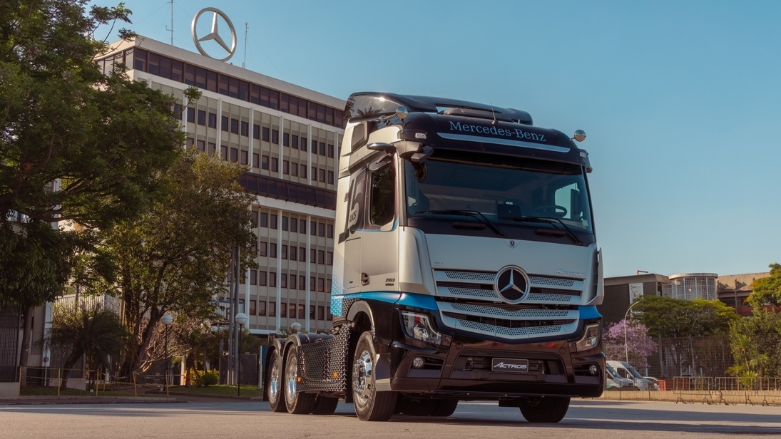 Actros, 15 anos, Mercedes-Benz,