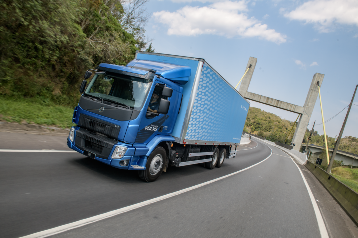 Caminhões semipesados