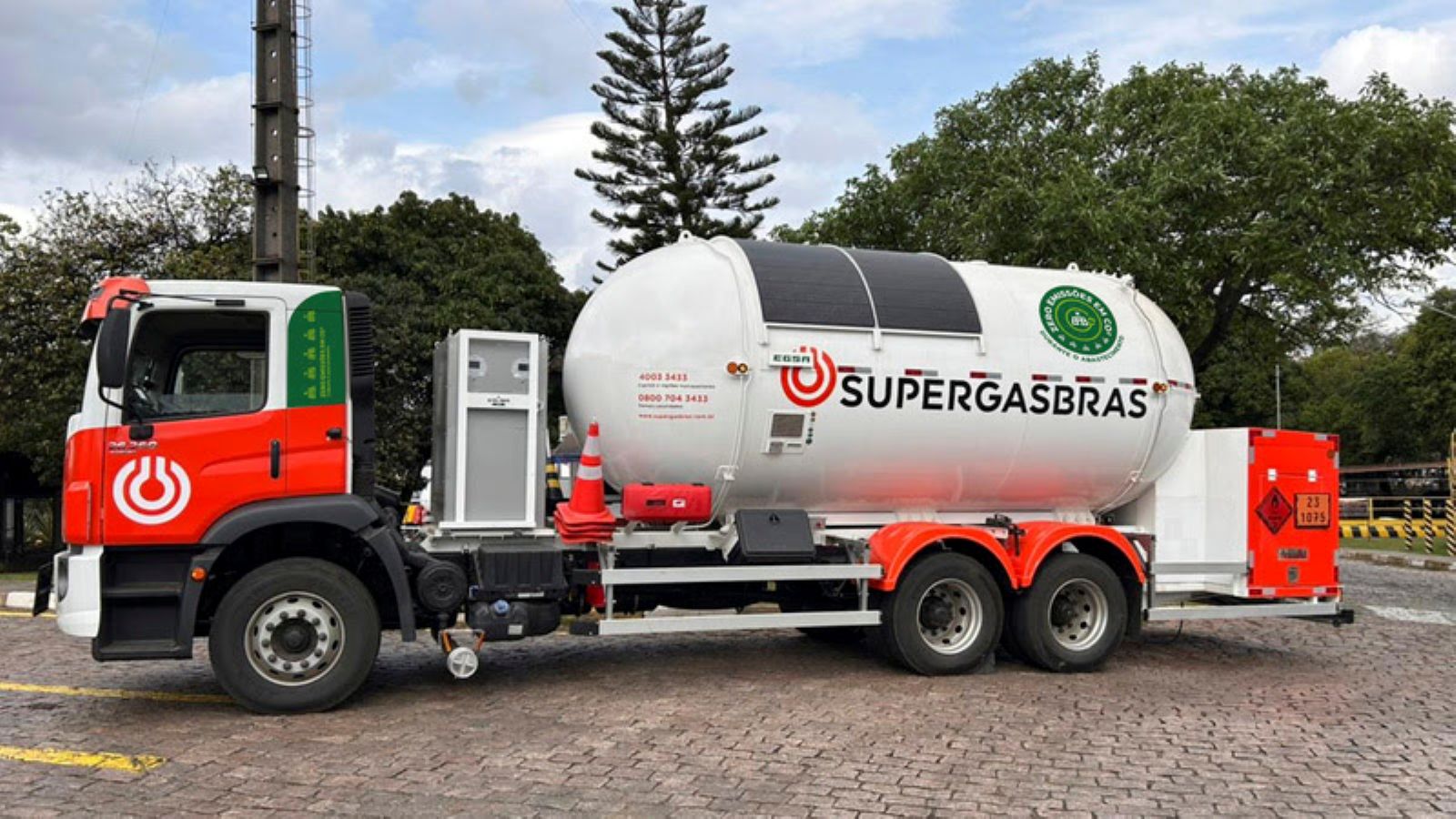 Supergasbras e EGSA testam caminhão com energia solar