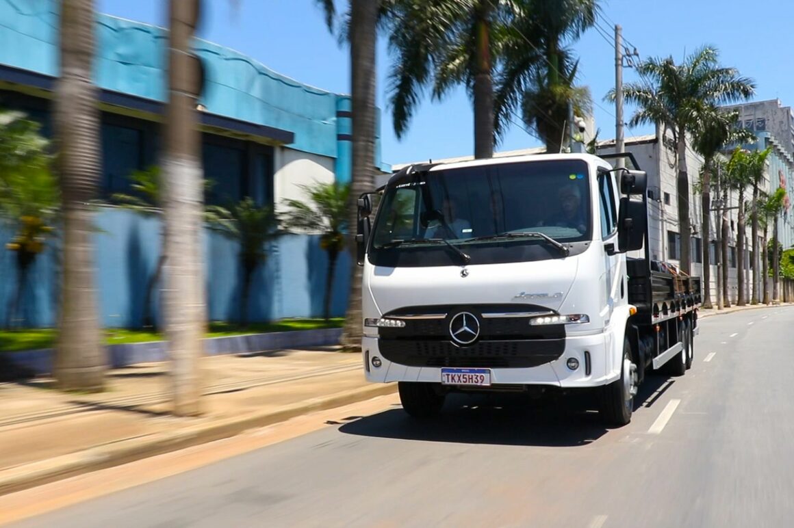 Andamos no novo Mercedes-Benz Accelo 1417