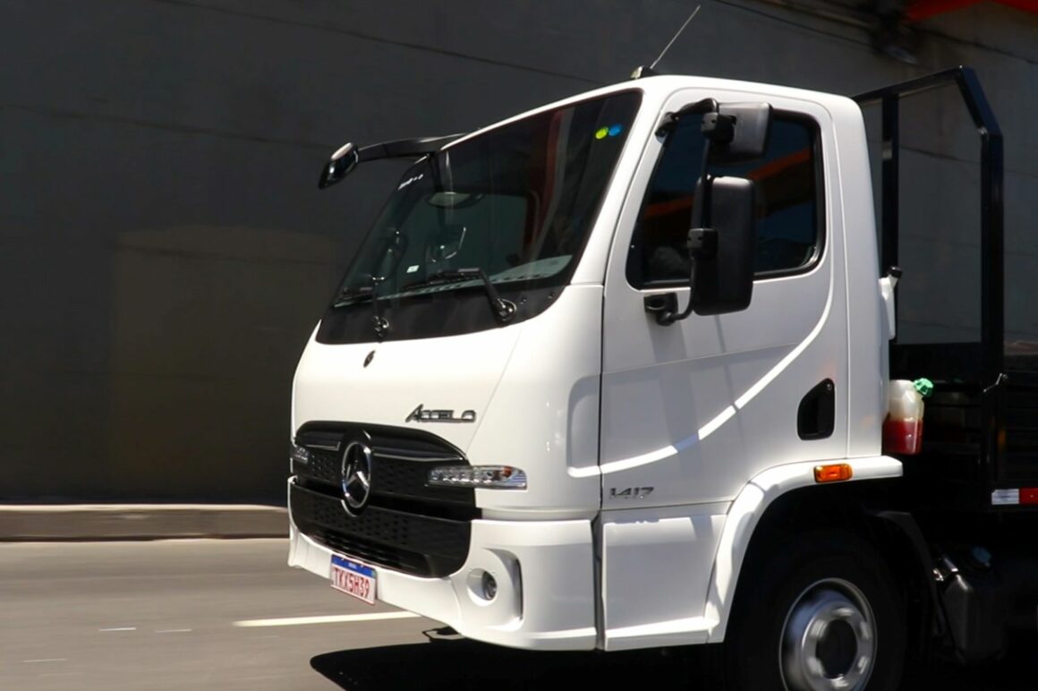 Andamos no novo Mercedes-Benz Accelo 1417